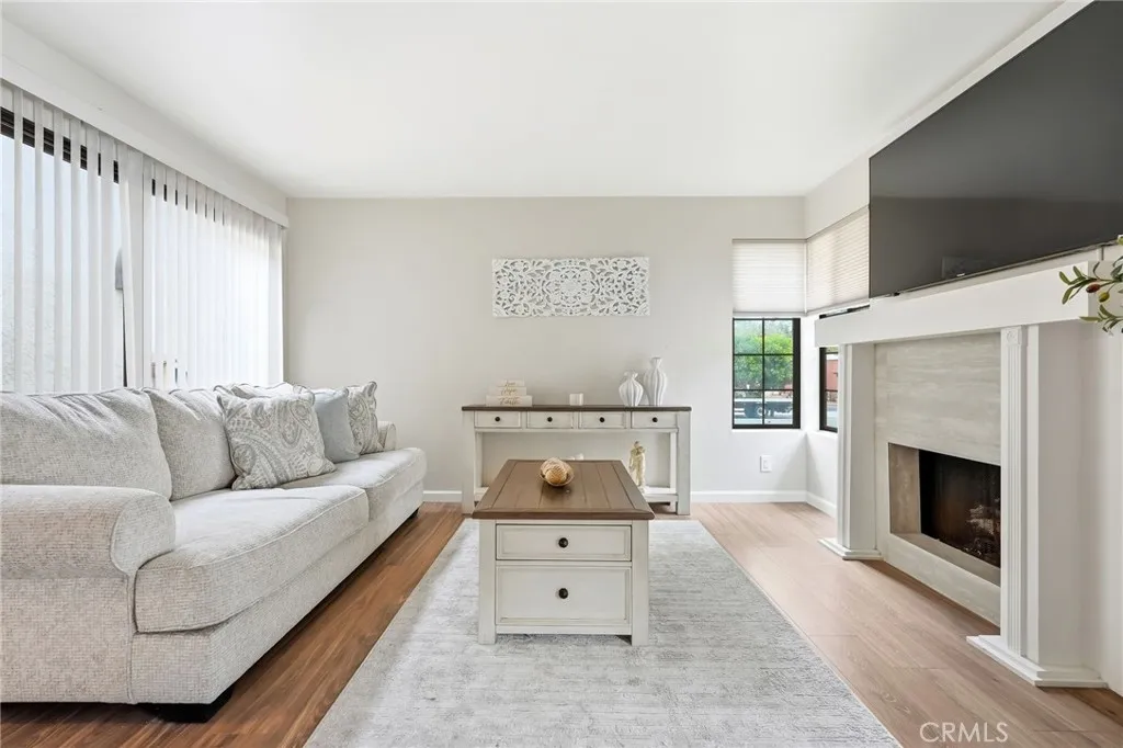 Additional image 3 of 7255 Balboa Blvd Unit 20, Lake Balboa, CA 91406