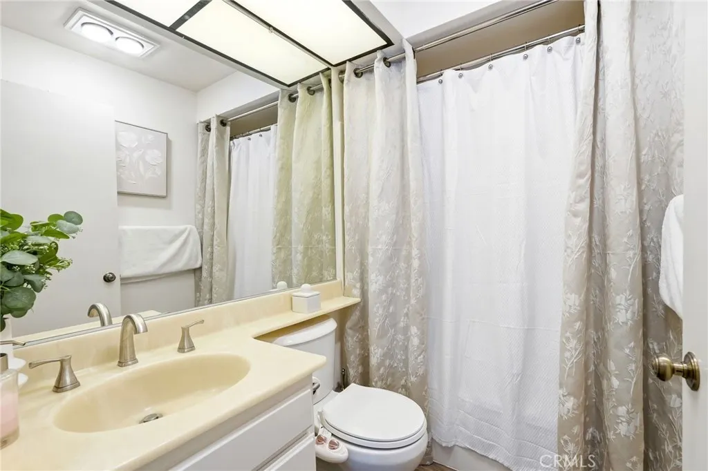 Additional image 40 of 7255 Balboa Blvd Unit 20, Lake Balboa, CA 91406