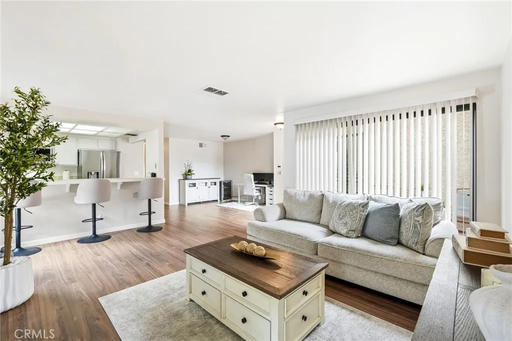 Additional image 4 of 7255 Balboa Blvd Unit 20, Lake Balboa, CA 91406