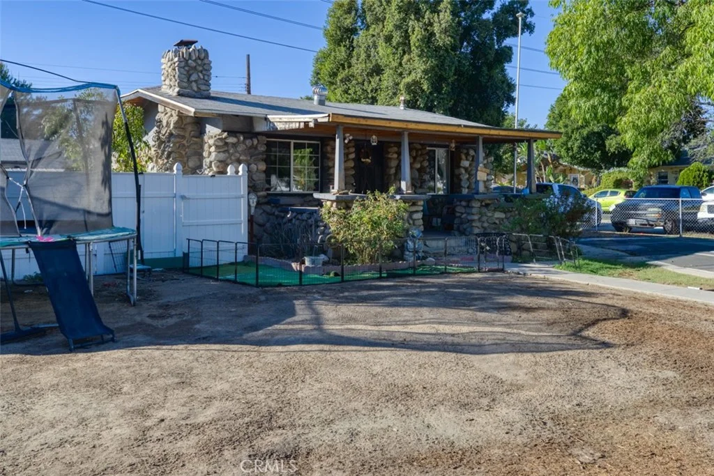 11103 Allegheny St, Sun Valley, CA 91352