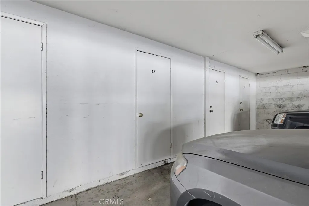 Additional image 47 of 18408 Hatteras Street Unit 14, Tarzana, CA 91356