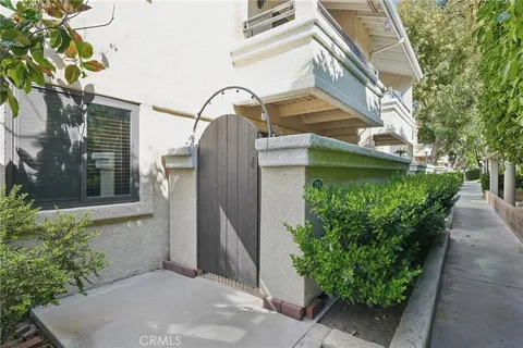 27236 Luther Drive Unit 713, Canyon Country, CA MLS: SR25073178