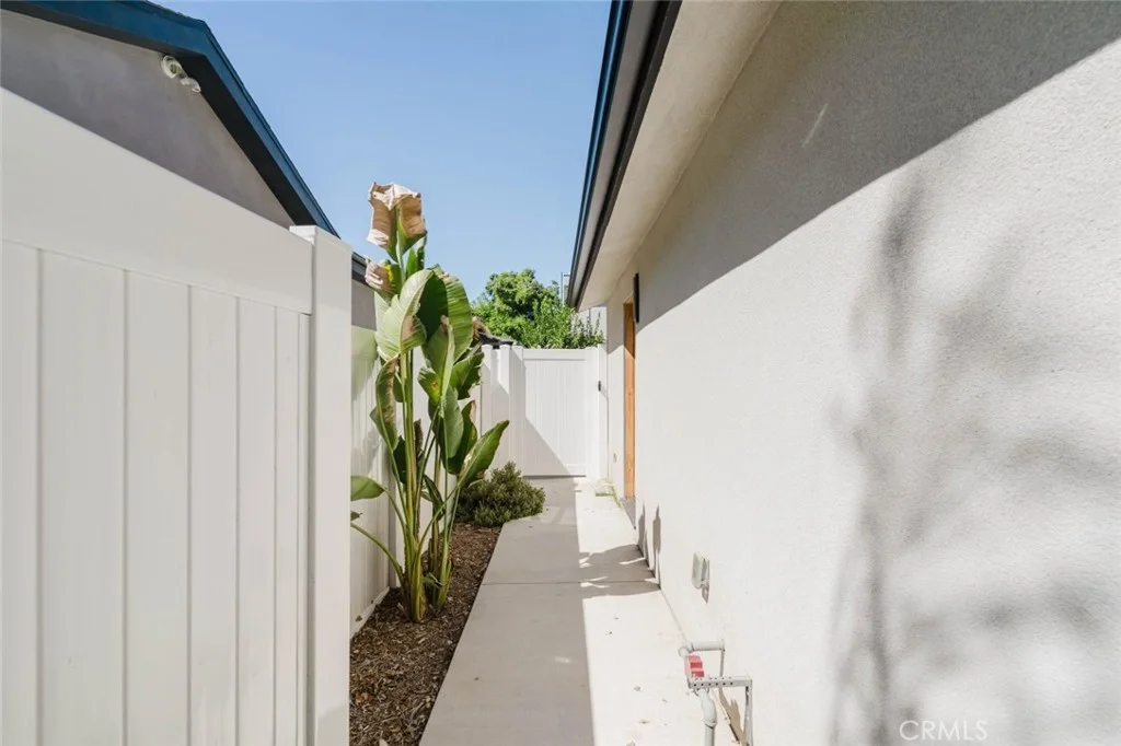 6837 Yolanda Avenue, Reseda, CA 91335