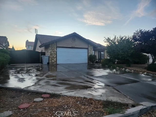 8558 Valley View Dr, Hesperia, CA 92344