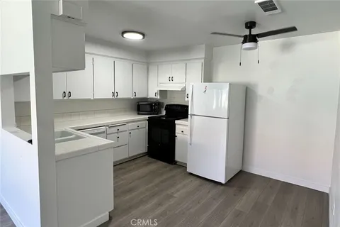 7905 Agnes Avenue Unit 4, North Hollywood, CA MLS: SR25053067