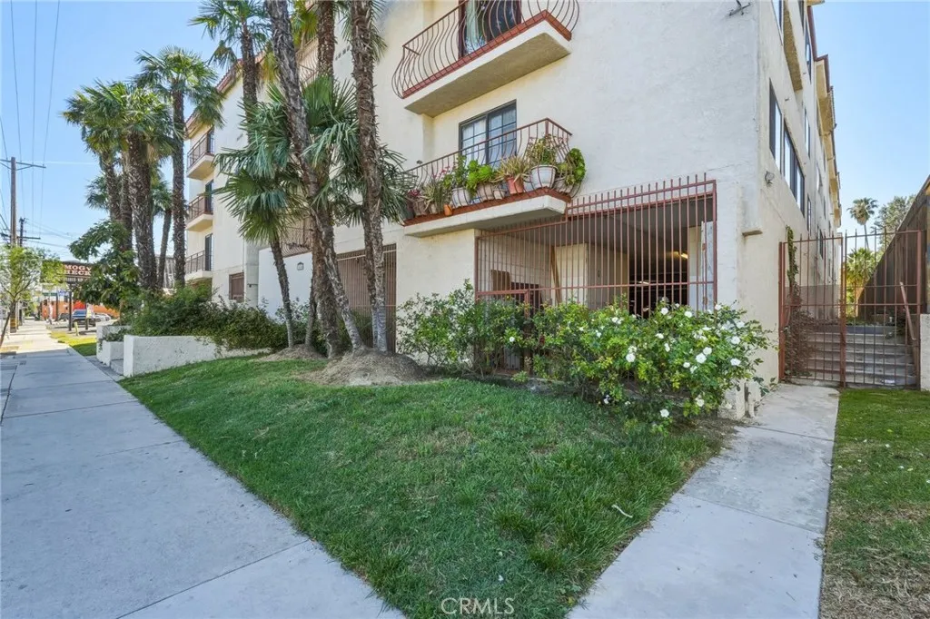 Additional image 74 of 7625 Reseda Blvd Unit 202, Reseda, CA 91335
