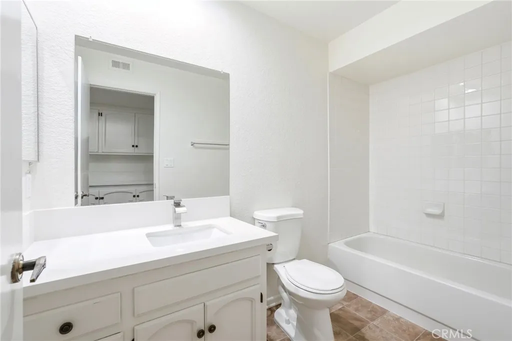 Additional image 19 of 7625 Reseda Blvd Unit 202, Reseda, CA 91335