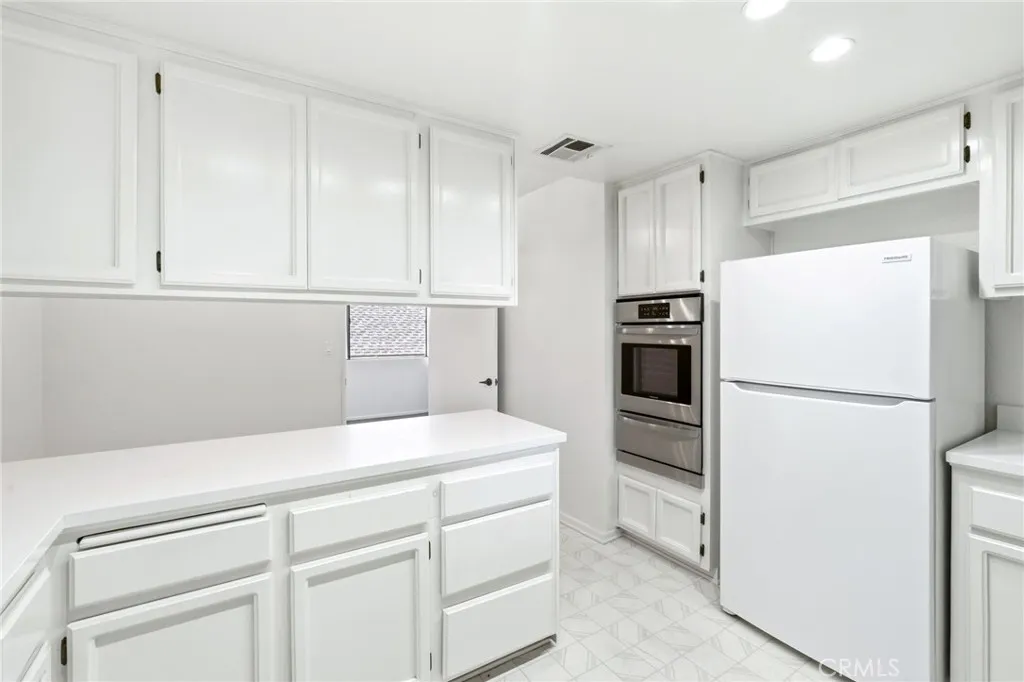 Additional image 7 of 7625 Reseda Blvd Unit 202, Reseda, CA 91335