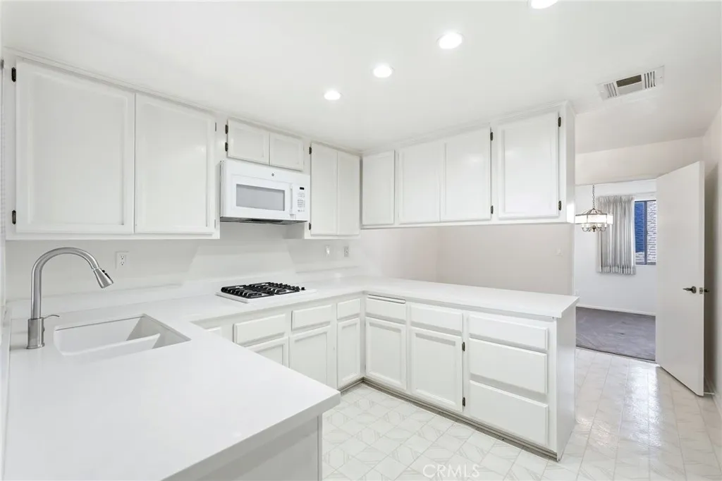 Additional image 6 of 7625 Reseda Blvd Unit 202, Reseda, CA 91335