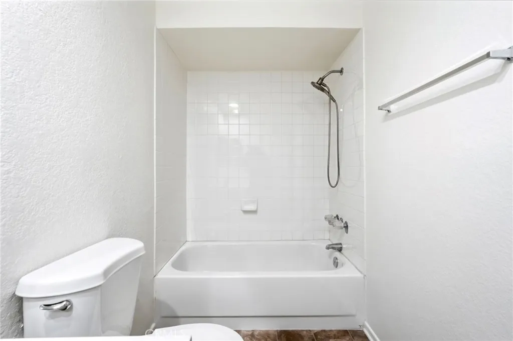 Additional image 20 of 7625 Reseda Blvd Unit 202, Reseda, CA 91335