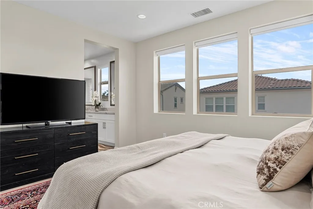 Additional image 15 of 16 Eclipse, Lake Forest, CA 92630