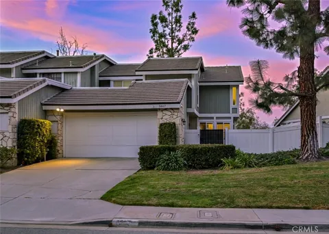 5867 E Mountain Loop Trail Unit 11, Anaheim Hills, CA 92807 - MLS#: PW25019604