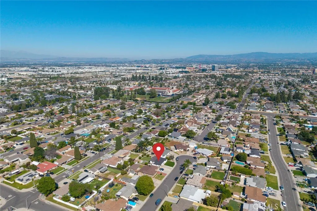 223 West Simmons Avenue, Anaheim, CA 92802