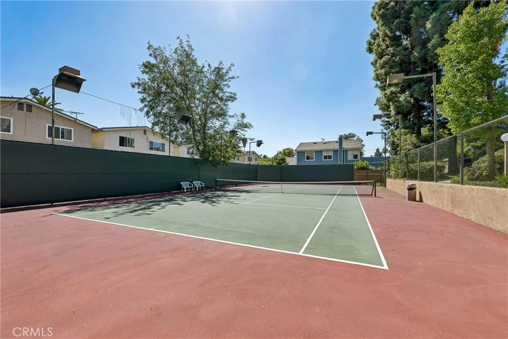 18730 Hatteras St Unit 48, Tarzana, CA 91356