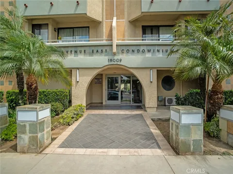 19009 Sherman Way Unit 6, Reseda, CA MLS: SR25107447