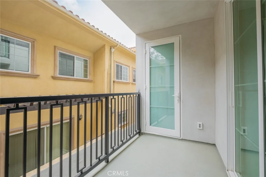 10218 Fernglen Ave Unit 202, Tujunga, CA 91042