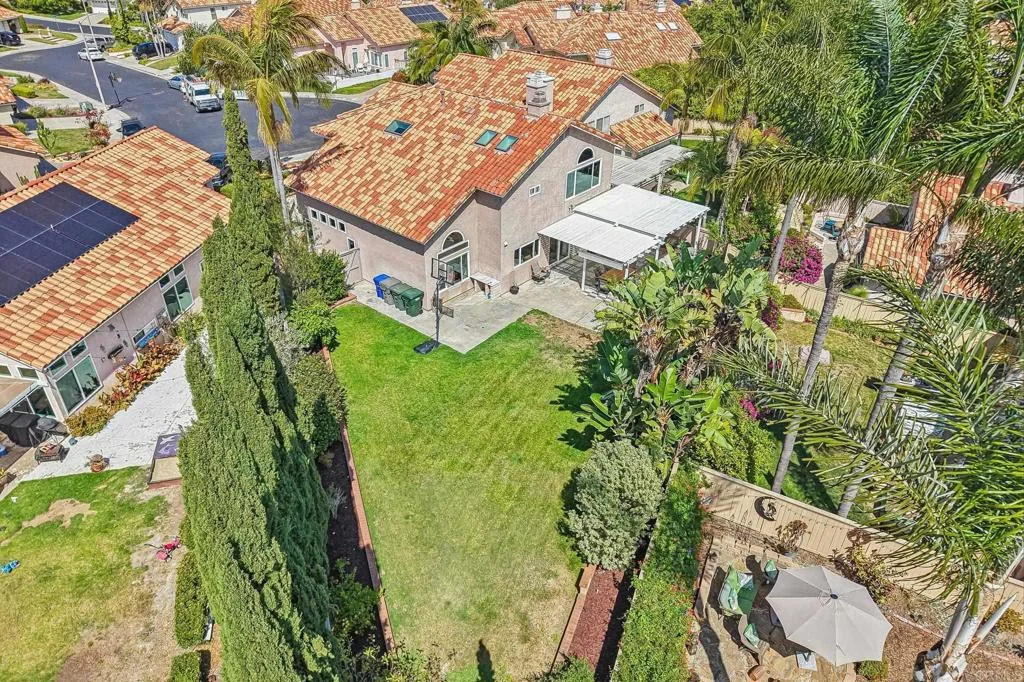 1789 Pinnacle Ct, Vista, CA 92081