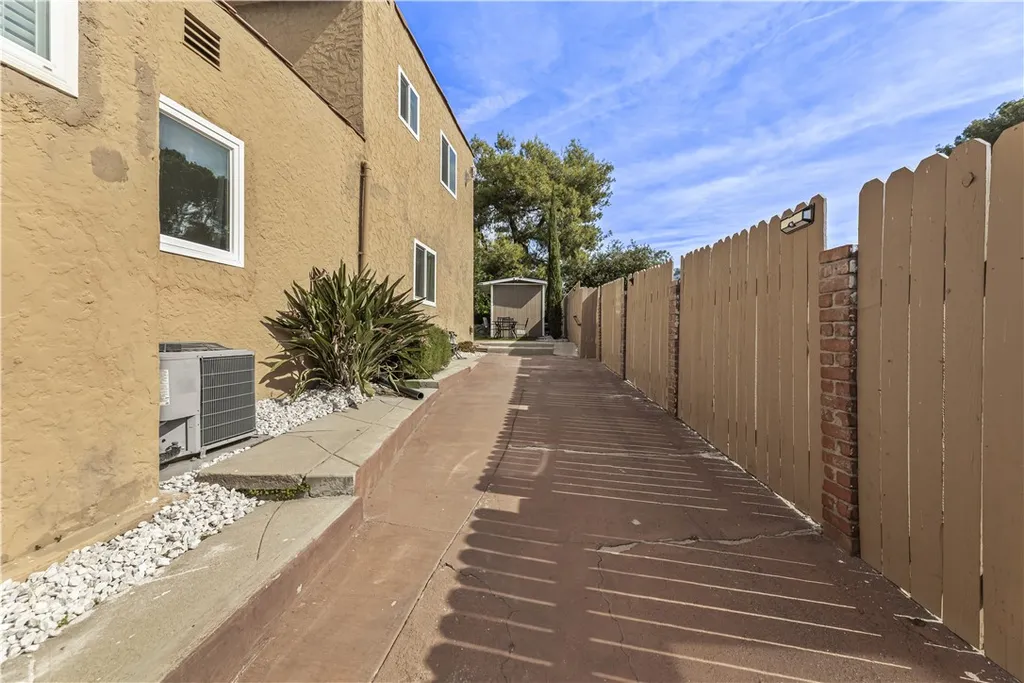 Additional image 30 of 2389 Mayfield Avenue, Montrose, CA 91020