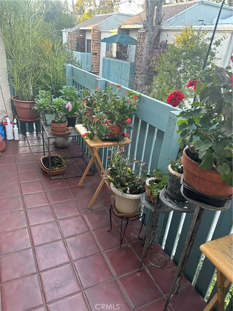 5700 Etiwanda Avenue Unit 271, Tarzana, CA MLS: SR25046365