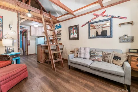 517 Moreno Lane, Sugarloaf, CA MLS: IG25073179