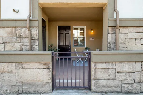 259 Riverdale Court Unit 240, Camarillo, CA MLS: V1-29856
