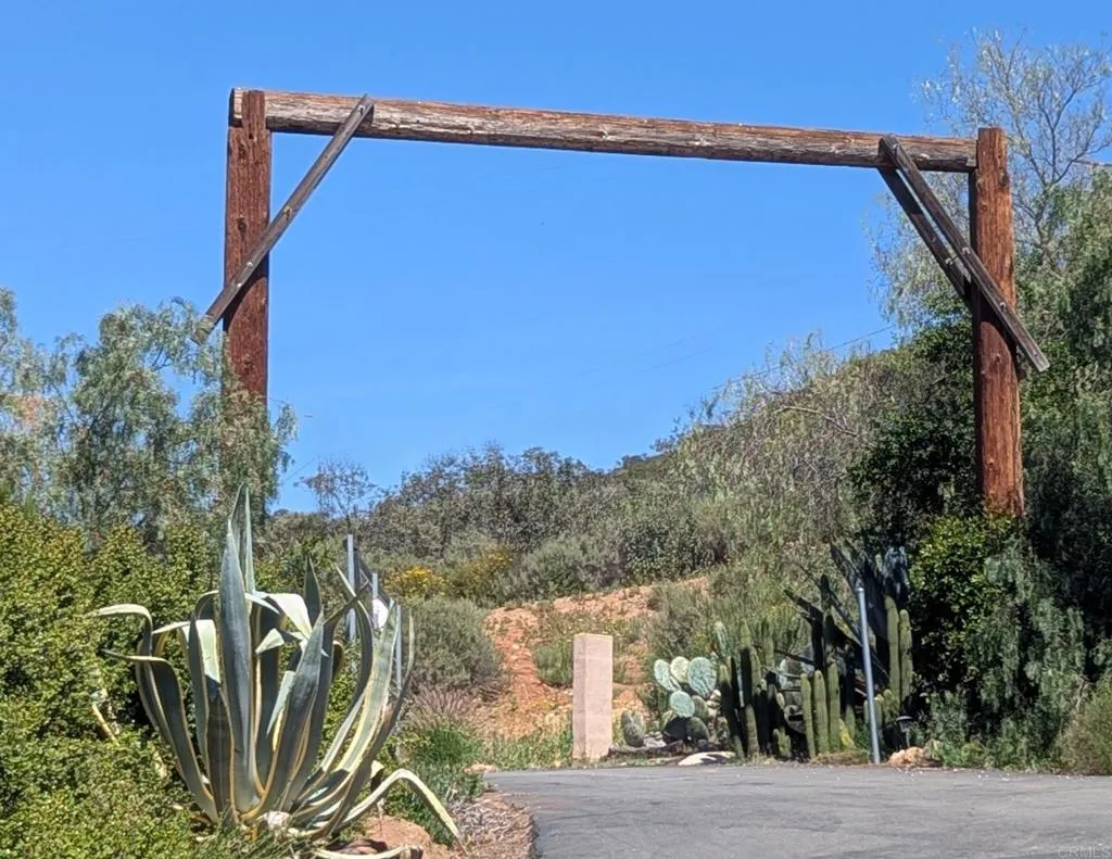 3333 Suncrest Boulevard, El Cajon, CA 92021