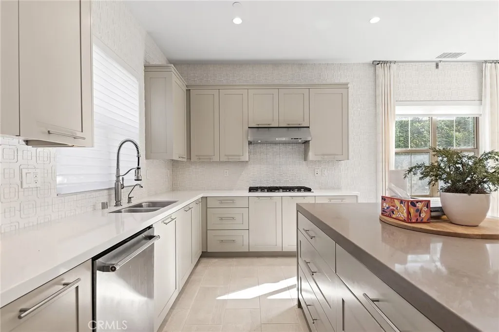 Additional image 21 of 117 Petunia, Irvine, CA 92618