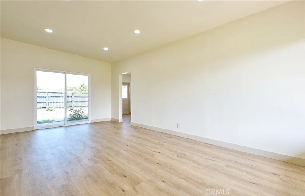 1407 S Hillford Ave, Compton, CA 90220 photo 4