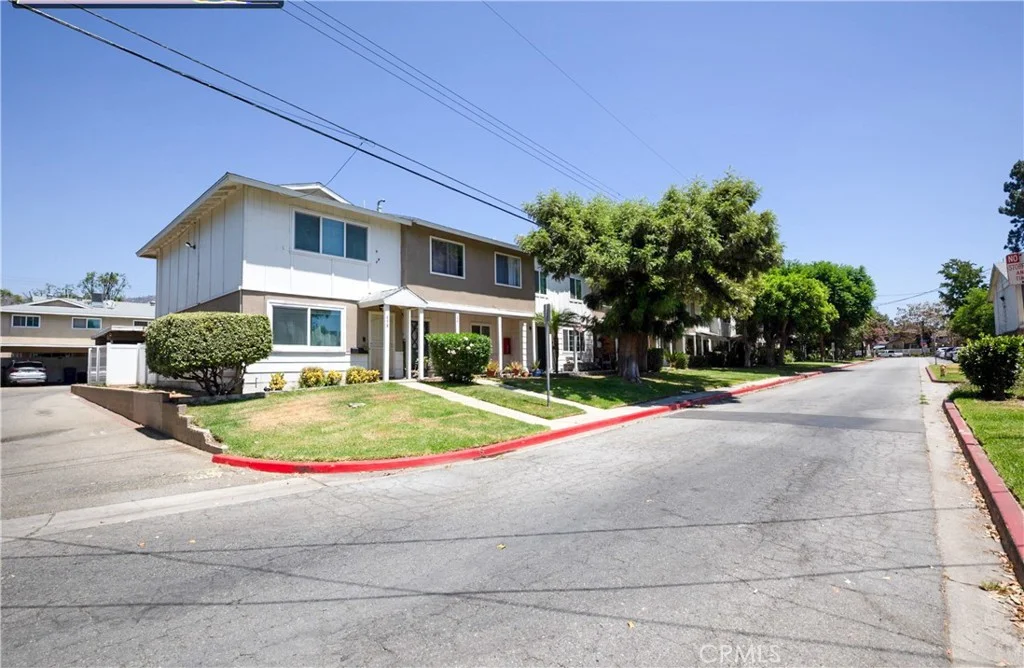 659 E Lee Pl, Azusa, CA 91702