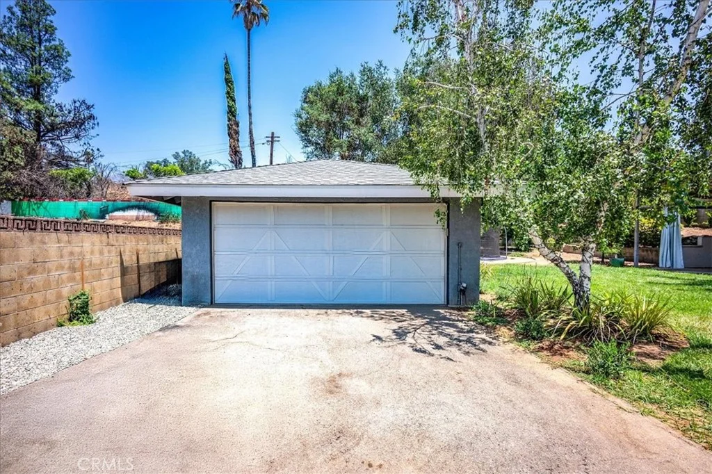 385 E Mendocino Street, Altadena, CA 91001