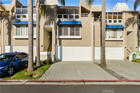 16061 Surprise Lane, Huntington Beach, CA MLS: PW25054988