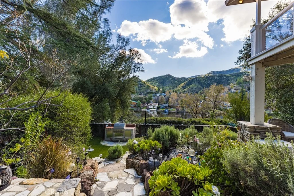 2305 Sugarloaf Dr, Agoura, CA 91301