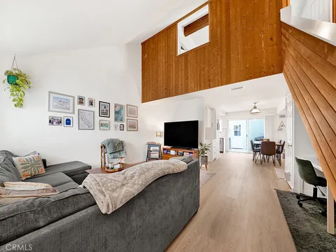 158 Yorktown Lane, Costa Mesa, CA MLS: OC25067301