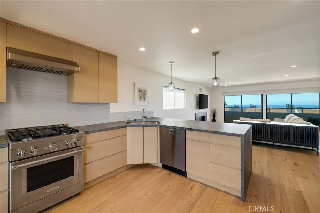 Additional image 94 of 177 Calle Mayor, Redondo Beach, CA 90277