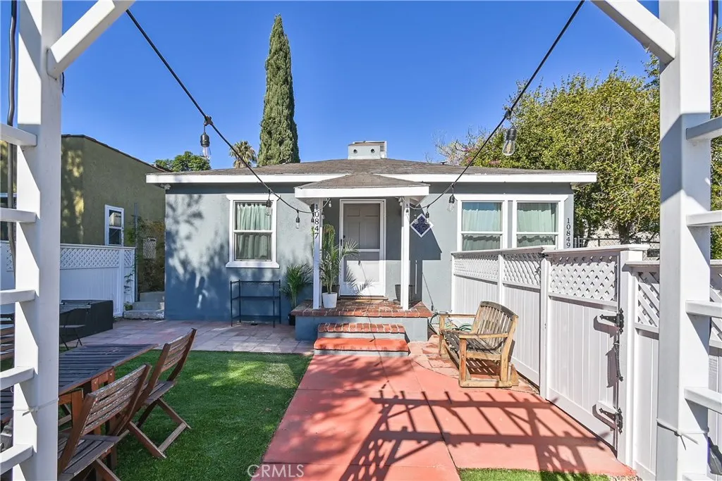 10849 Hesby Street, North Hollywood, CA 91601