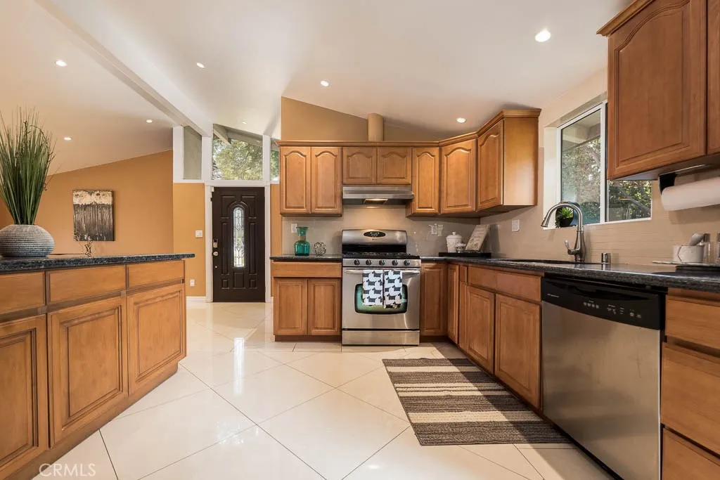 6300 Jumilla Avenue, Woodland Hills, CA 91367