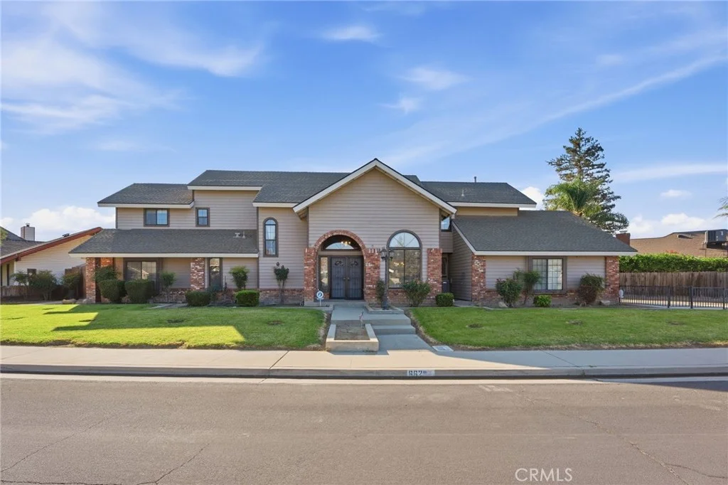 662 S Boyd Dr, Kerman, CA 93630 photo 2