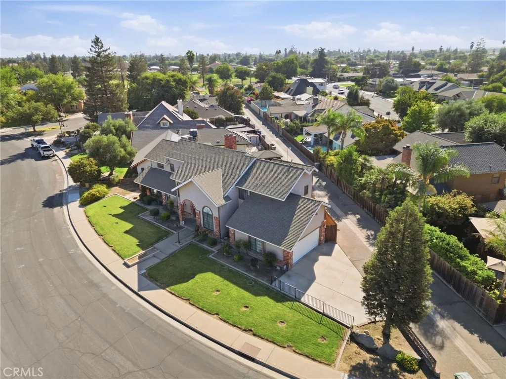 662 S Boyd Dr, Kerman, CA 93630
