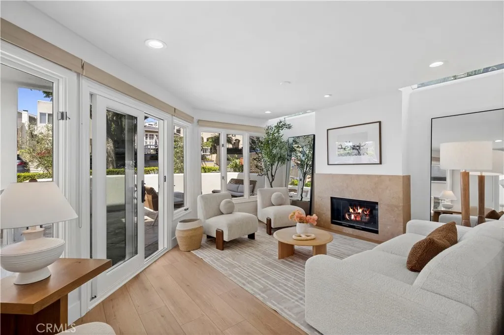 Additional image 3 of 708 Iris Avenue Unit A, Corona Del Mar, CA 92625