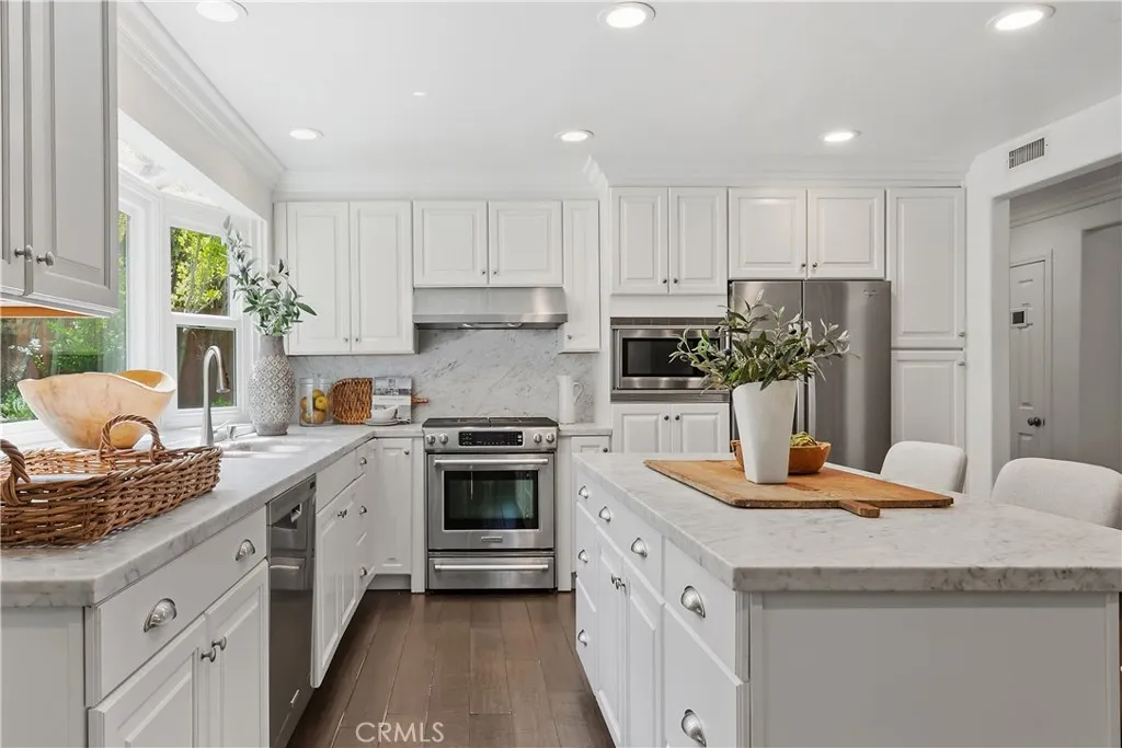 Additional image 9 of 4080 Meadow Lark Dr, Calabasas, CA 91302