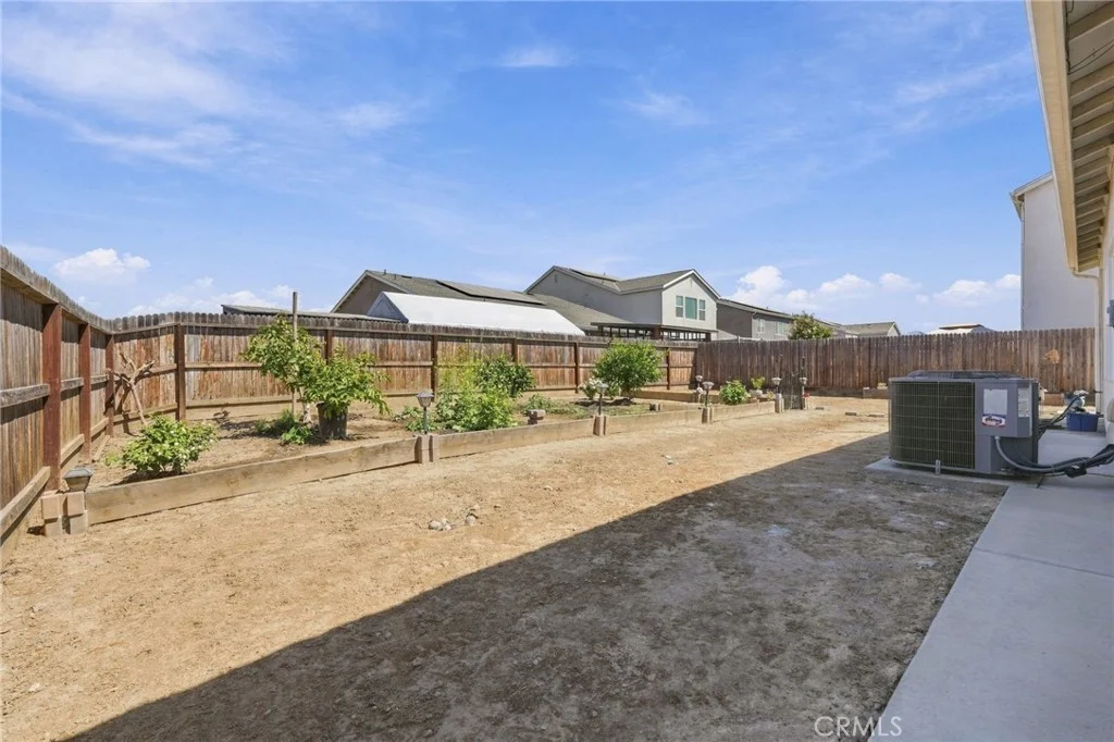 102 E Tyler Avenue, Visalia, CA 93291