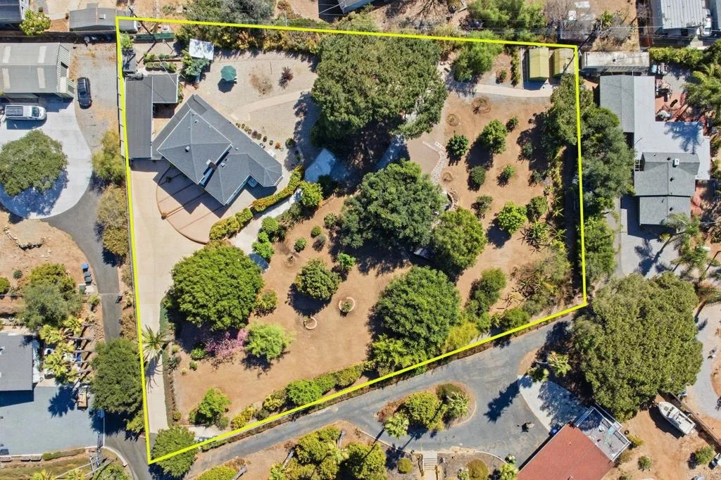 2900 Harris Drive, Vista, CA 92084