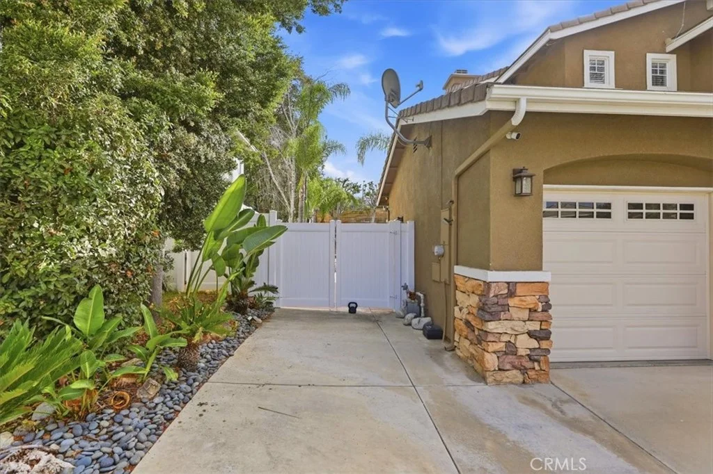 7984 Palm View Ln, Riverside, CA 92508