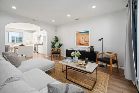 1752 Grand Avenue Unit 6, Long Beach, CA MLS: PW25103392