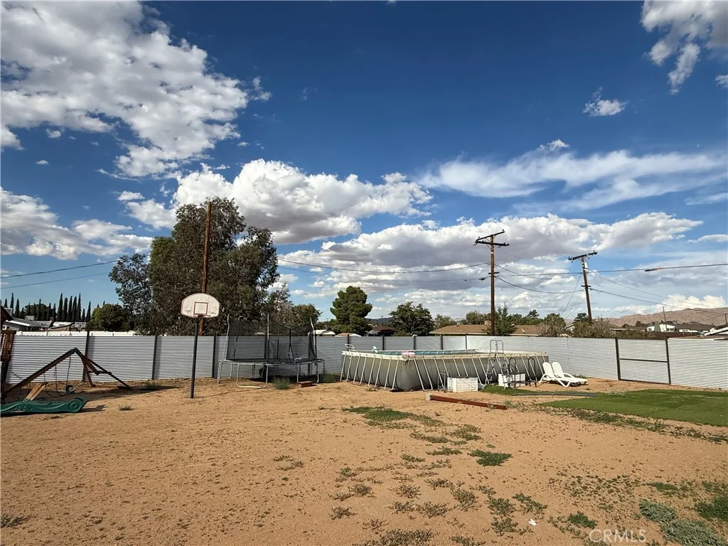 20682 Pahute Road, Apple Valley, CA 92308