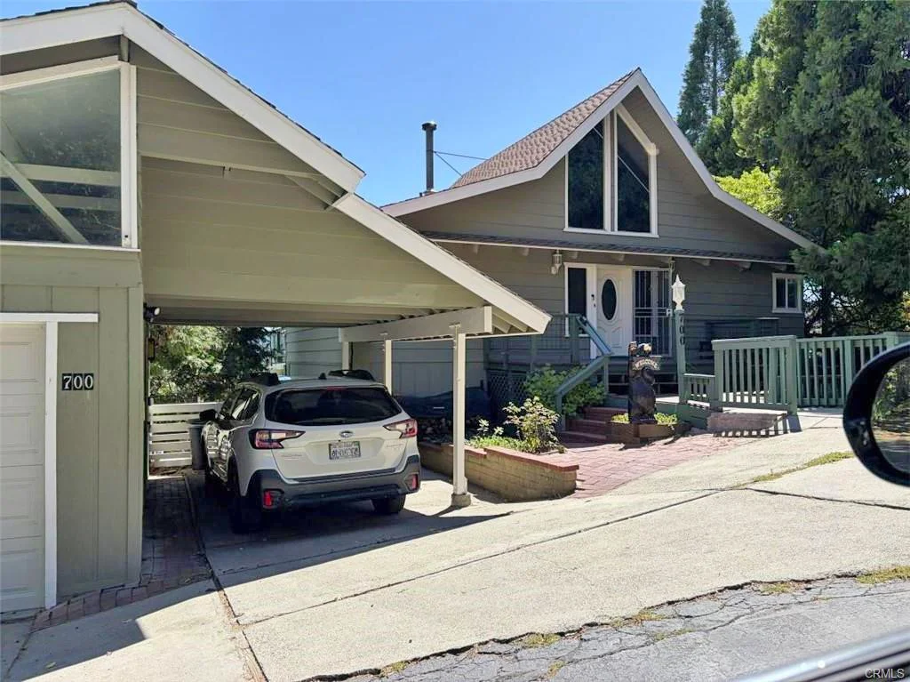 700 Zurich Dr, Lake Arrowhead, CA 92352