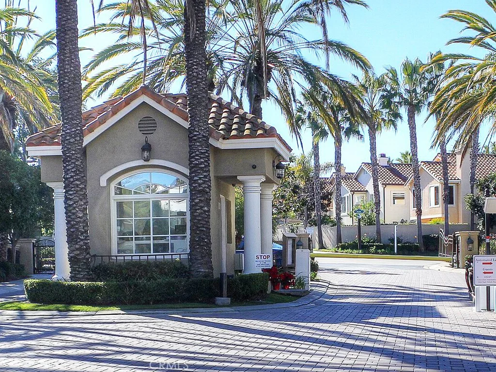 18 Corniche Dr Unit H, Dana Point, CA 92629