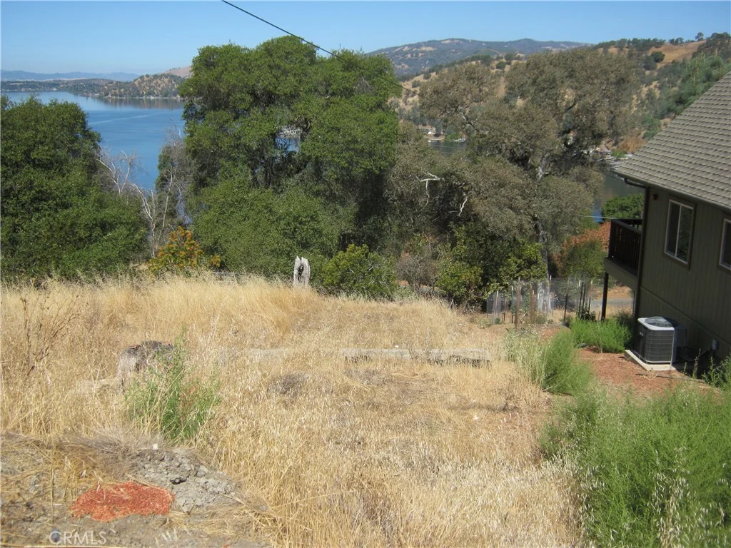 3015 Oak Crest Dr, Clearlake, CA 95422