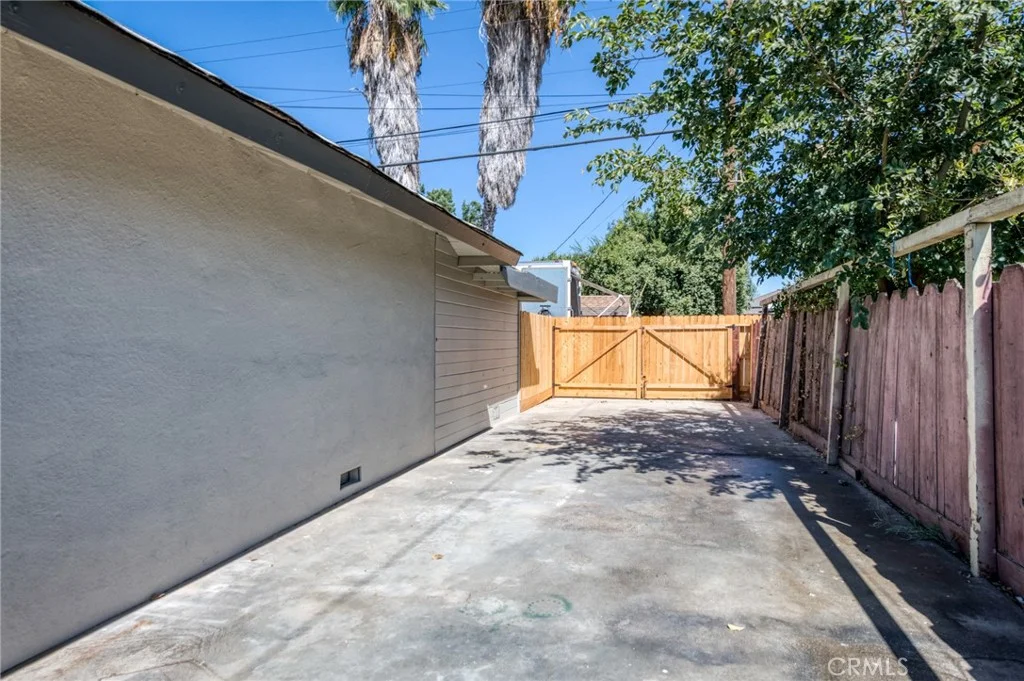 1506 W University Avenue, Fresno, CA 93705