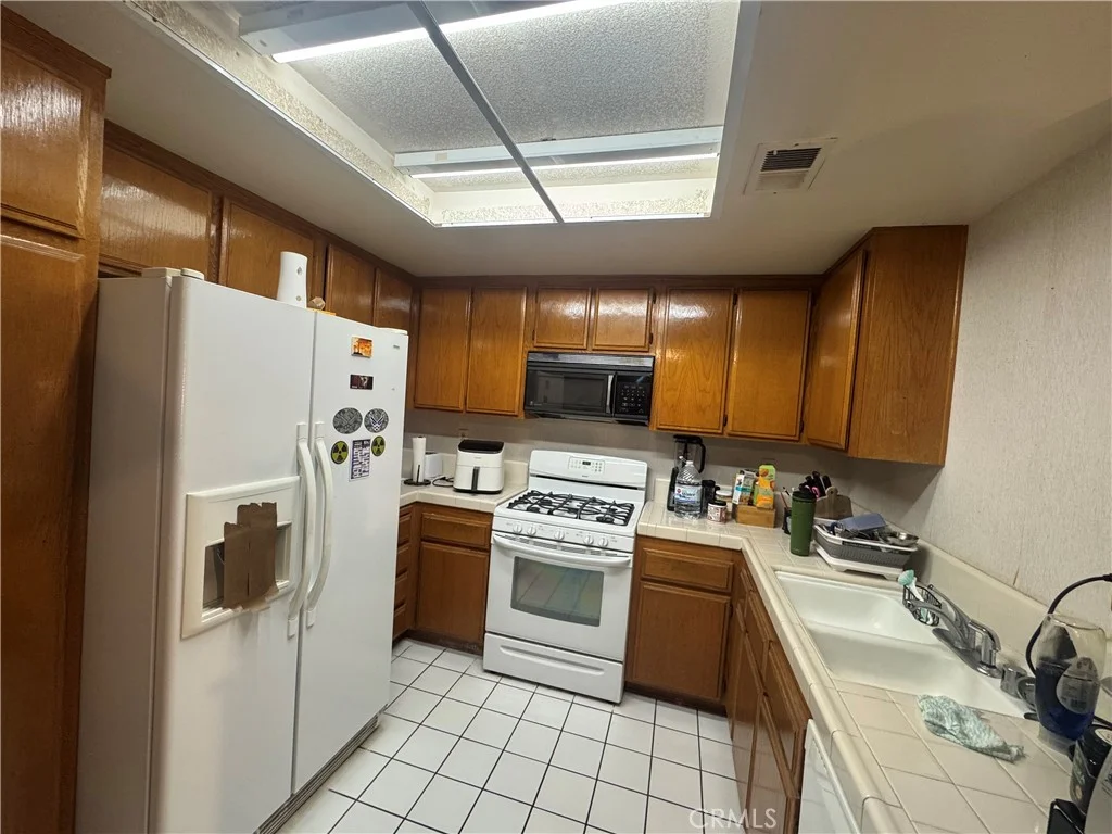 587 La Costa Dr, Banning, CA 92220